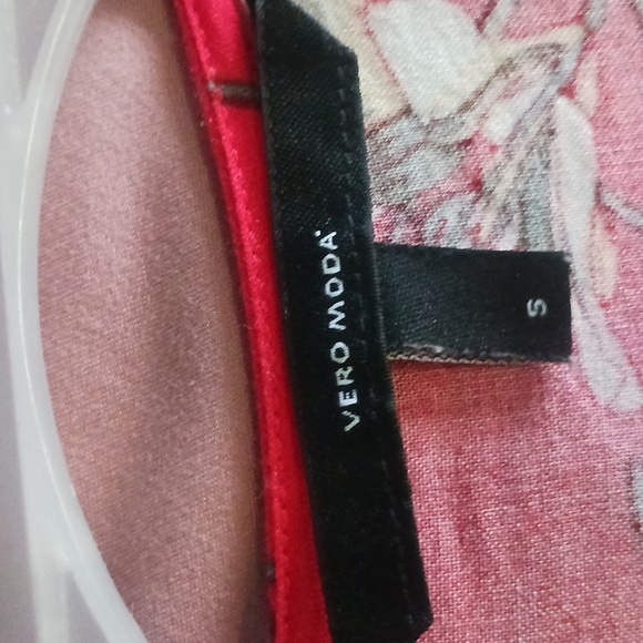 Tied up top floral design - Picture 2 of 3